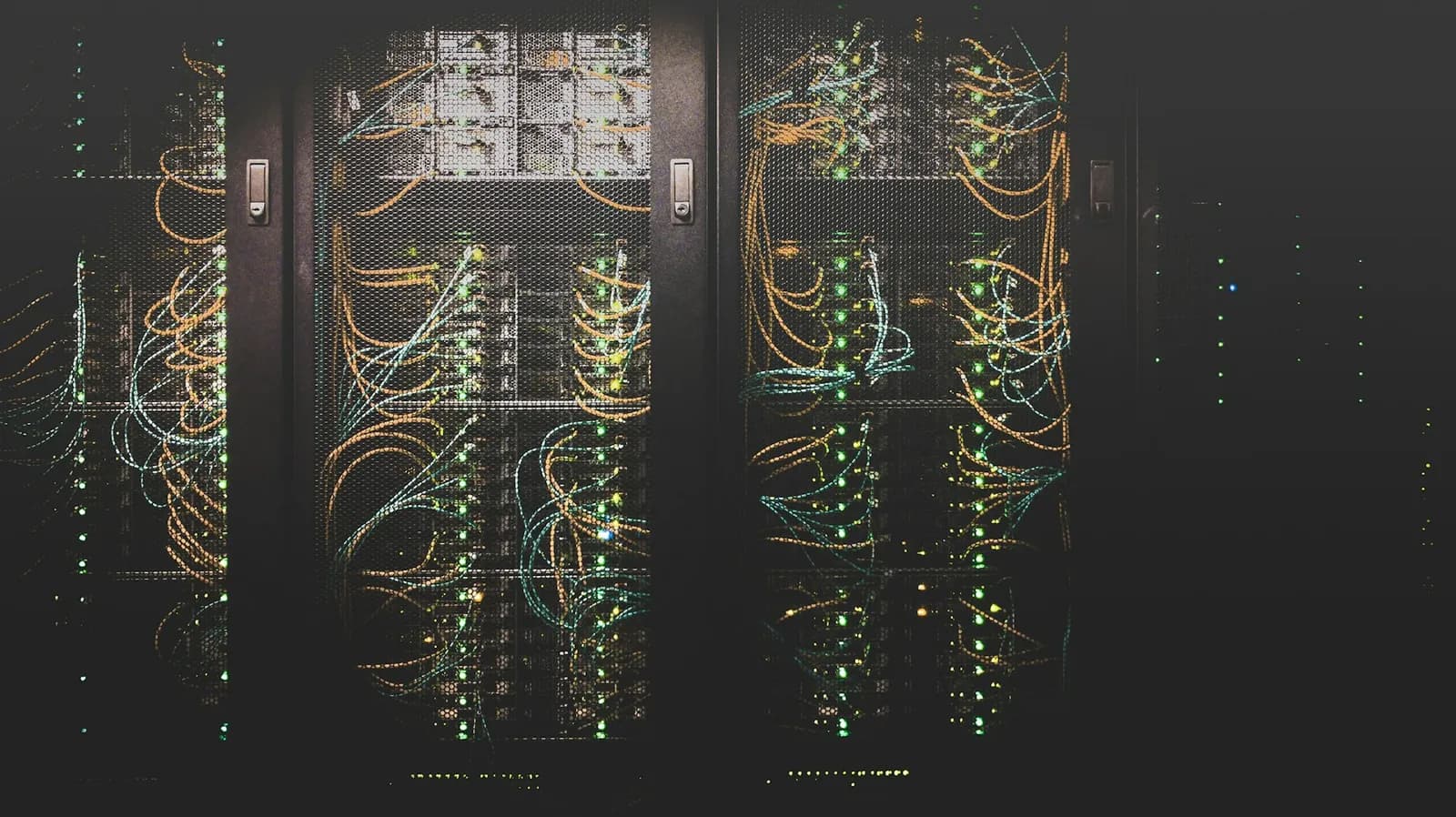 Server racks with network cabling in a data centre